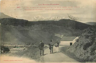 Le Alte Pirinei — Il Pic du Midi di Bigorre (2877 m.) visto dalla strada del Col d'Aspin — Fototipia Labouche Frères, Toulouse, n° 697