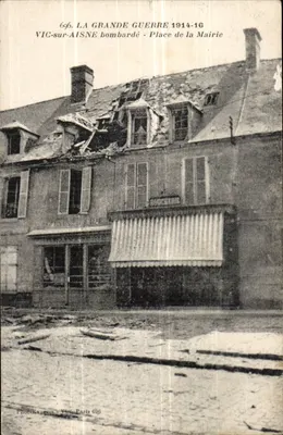 Vic-sur-Aisne bombardeado — Praça da Prefeitura — Phot-Express Paris 696
