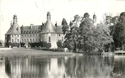 St-Fargeau (Yonne) — O Castelo e a Pequena Lagoa — CIMY