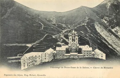 Peregrinação de Nossa Senhora da Salette — Frente do Mosteiro — Papeterie des Alpes, Eug. Robert, Grenoble