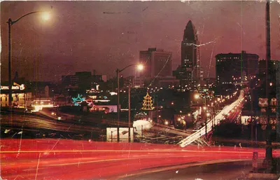 Centro Cívico de Los Angeles e Chinatown — vista noturna da Arrowhead Freeway — Western Publishing Co. n° L.50