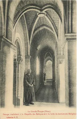 La Grande-Trappe (Orne) — Passagem conduzindo à Capela das Relíquias e à Sala de Leitura dos Religiosos — Coleção G. T.