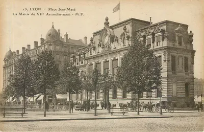 Lyon - Plaza Jean-Macé - La Mairie del VII° Distrito - M.F.