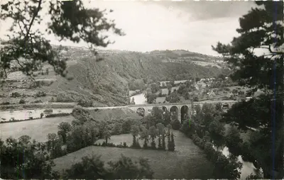 O Viaduto e o Rocher des Parcs — Clécy (Calvados) — Ed. d'art MA3CO, 127 rue Aristide-Briand, Levallois-Perret