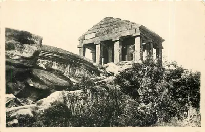 Templo de Valisee — Ruínas sobre rochedos — Editor não identificado