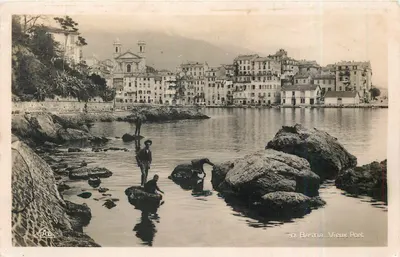 Bastia - Porto Velho — vista do porto com dois crianças sobre os rochedos — editor 'Real-Photo' P. Strasbourg, n°37