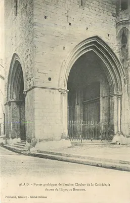 Alais - Portas góticas do antigo campanário da catedral datando da época romana — Péschoud, livreiro - Cliché Delmas