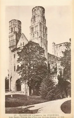 As Duas Torres da Igreja de Nossa Senhora — Ruínas da Abadia de Jumièges — ND