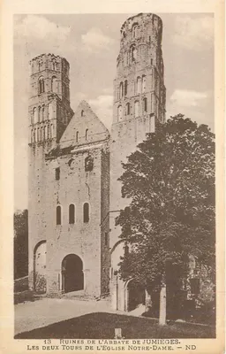 As duas torres da igreja Notre-Dame — Abadia de Jumièges — ND