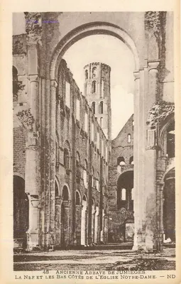 A Nef e os Bas Côtés da antiga Abadia de Jumièges — ND