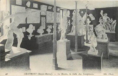 Chaumont (Haute-Marne) — O Museu, a Sala das Esculturas — ND. Fot.