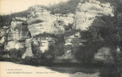 Les Eyzies (Dordogne) — Rochers Sept Frères — O. Domège, Périgueux