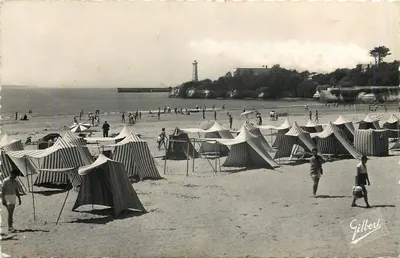 A Praia e o Farol — Royan — Edições Charentais de A. Gilber