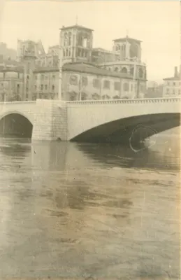 Most nad Rynem — Katedra w Lyonie