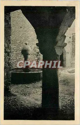 Fontaine gótica — Peille, França — L. Gillena et Cie, Nîce