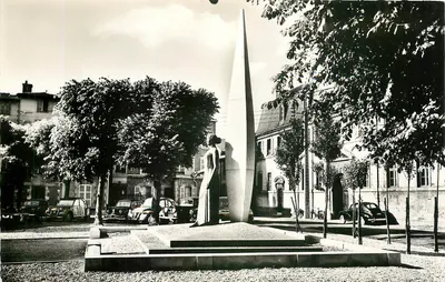 Châlons-sur-Marne — Monument das Escolas de Artes e Ofícios — edições do Carrefour, Paris