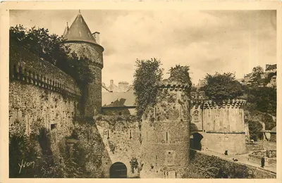Fougères (Ille-et-Vilaine) — O Castelo e Porta Nossa Senhora — Les Éditions d'Art Vitré