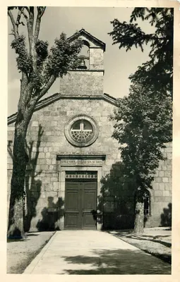 Igreja de Chambaran-sur-Lignon — inscrição 'AIMEZ-VOUS LES AUTRES' — editor desconhecido