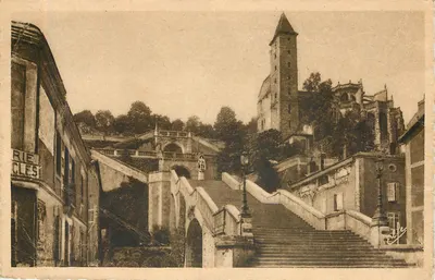 Escada monumental e Torre d'Armagnac — Auch — Edições Labauche Frères
