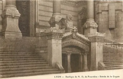 LYON — Basilique de N.-D. de Fourvière — Entrée de la Crypte