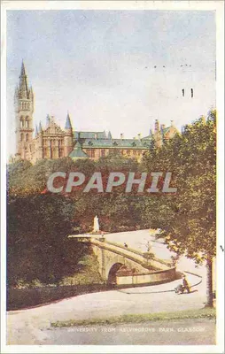 Universidade vista desde Kelvingrove Park, Glasgow