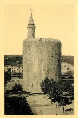 Aigues-Mortes — Torre de Constança — Edição dos Monumentos Históricos, Paris, VIII