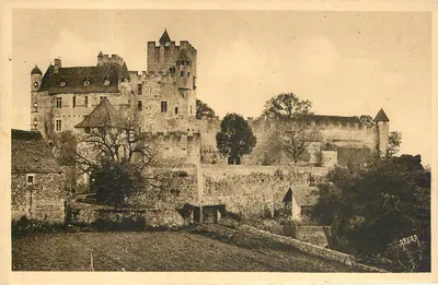 Castelo feudal de Beynac — Facha Norte - Vista da entrada — STÉ DES ARTS GRAVÉS TOULOUSE