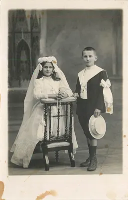 Children in communion attire — unknown publisher, series number not visible