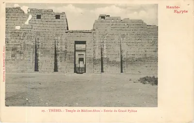 Tebas - Templo de Médinet-Abou - Entrada do Grande Pylône — Fototipo A. Bergeret & Cie, Nancy, n°29