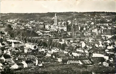 Périgueux — Panorama em direção à Catedral — Éditions Lagatigny