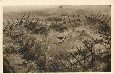 Fort de Douaumont — Ponta de um obus alemão próximo à entrada normal — Jardin Tourin