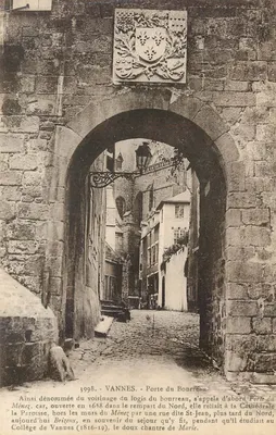 VANNES - Porta do Carneiro — abertura em 1688, ligação com a catedral e o colégio