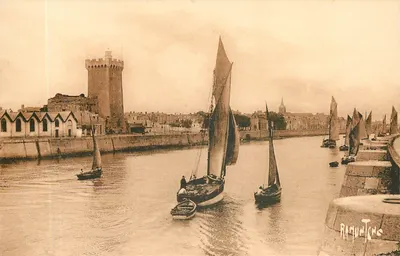 Sables-d'Olonne — Entrada do porto com barcos sardinenses — Ramuntcho