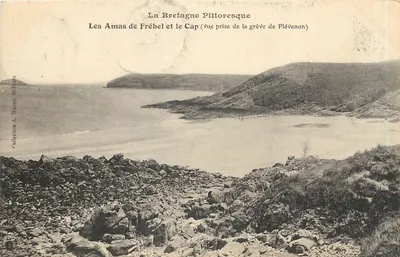 Os Amas de Fréhel e o Cabo — vista tirada da praia de Plévenon — Coleção A. Warron, St-Brieuc