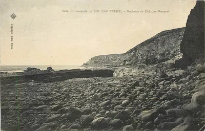 Costa da Esmeralda — 120. CAP FREHEL — Rochers de Château Renard — Legoupil editor. Pléer