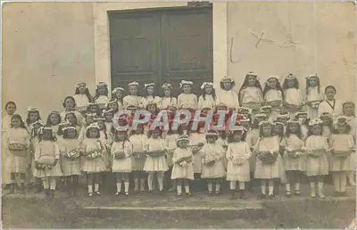Group of children in front of a church — publisher P. Canthelmont, Boulogne (Seine) — n° 44-46