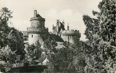 O Castelo dos Duques de Alençon — Alençon — editor C.A.P.