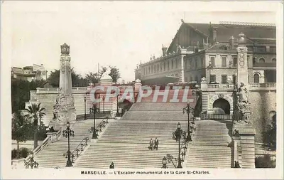 Marseille — A escada monumental da Estação St-Charles