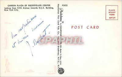 Garden Plaza of Rockefeller Center — widok z Avenue Fifth w stronę budynku R.C.A. — Manhattan Post Card Pub. Co. — Rewers