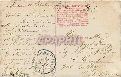 एक युवा महिला गुलाबी और हरी ड्रेस में — प्रकाशक P. 2141/3 — पीछे