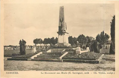 Nemours — Monument aos Mortos — E. Sarniguet, arquiteto — Ch. Virion, escultor