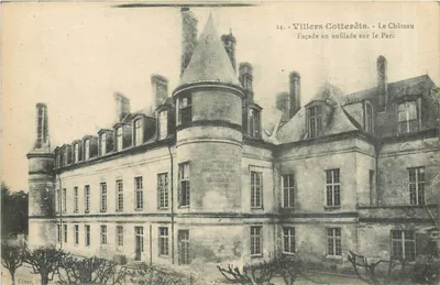 Villers-Cotterêts - O Castelo - Fachaleta em Fileira sobre o Parque