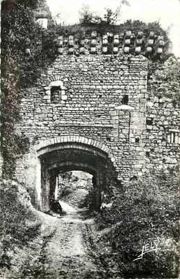 Ruínas do Castelo - A Entrada — Tiffauges (Vendée) — Edições JELLY