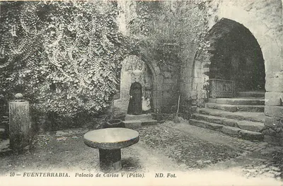 Fuenterrabia. Palácio de Carlos V (Pátio) — ND. Fot. — Série 20