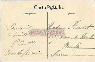 Bruxelas. A Bolsa — vista do edifício com trêm e pedestres — editor não visível — Verso