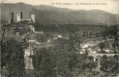 Foix (Ariège) — A Prefeitura e as Torres — Ed. Barde de Foix