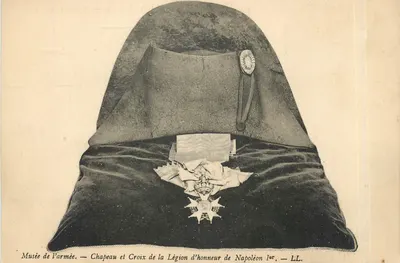 Museu da Armada — Chapéu e Cruz da Legião de Honra de Napoleão I — LL.