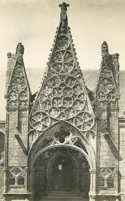 Porte-Croix (Hermistie) — Porta da igreja
