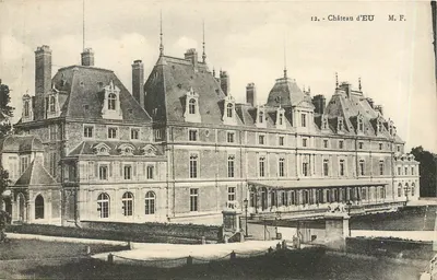 Castelo de Eu — Visão do castelo com seu parque e lago — M. F. n°12