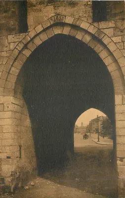 Cambrai — Porta da Vitória — Perspectiva — Vista da Avenida da Vitória